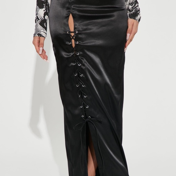 Lace up maxi skirt - Picture 3 of 4